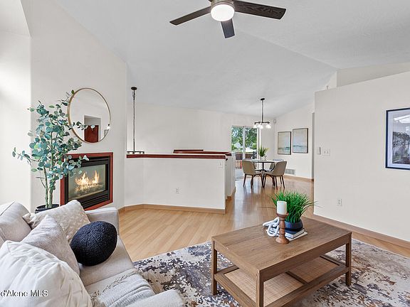 4th image of 3060 W Cami Ave