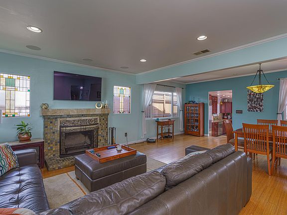 3rd image of 3571 Herman Ave