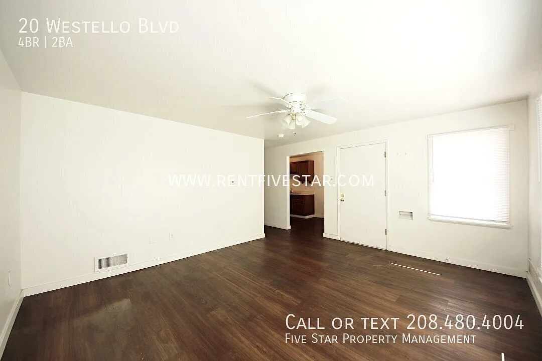Spacious 4 Bedroom 2 Bathroom Duplex with Fenced Yard! — Photo 3