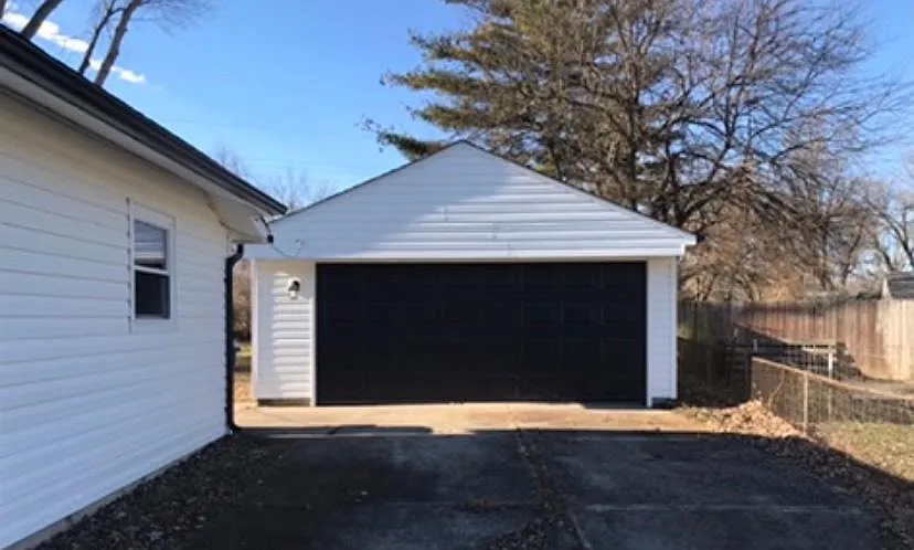 Building Photo - 1201 Reedsdale Rd