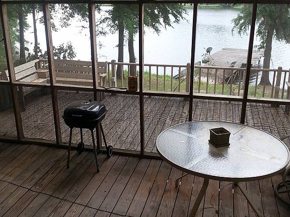 3rd image of 862 W Lake Dr