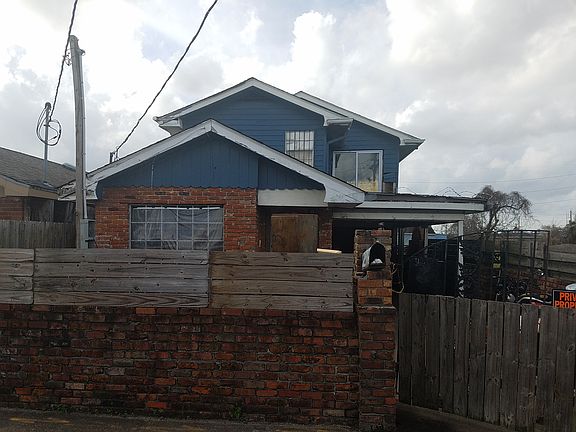 4th image of 2416 Louisa St