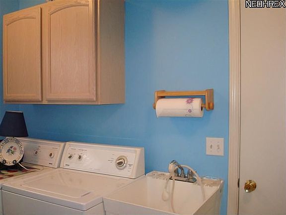3rd image of 16038 Primrose Cir