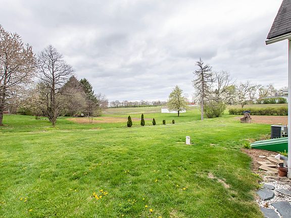 3rd image of 8383 Cemetery Pike