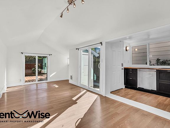 4th image of 4525 Irving St #4529