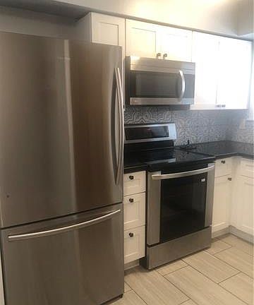 3rd image of 3001 Grand Ave #1