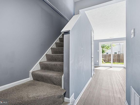 4th image of 512 Riggs Ct