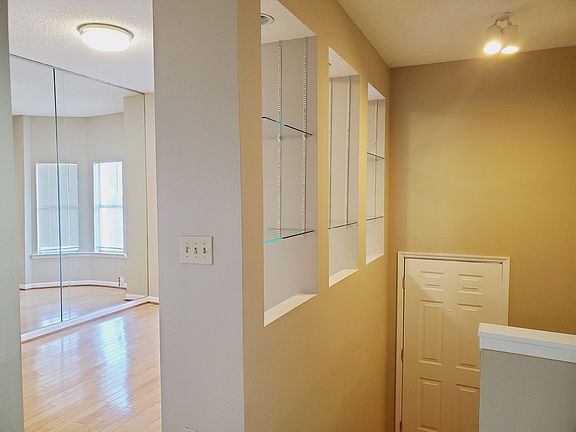 3rd image of 305 Ivy Green Ln
