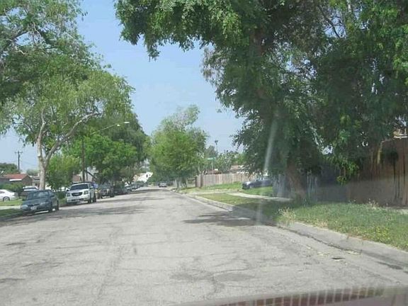 Exterior Neighborhood (street photo)