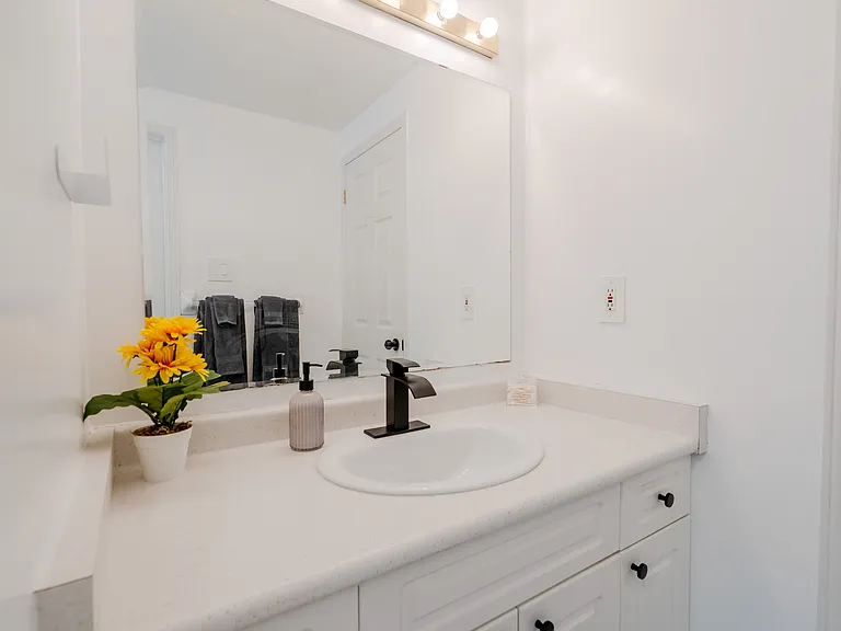 235 Rossmore Ct — Photo 16