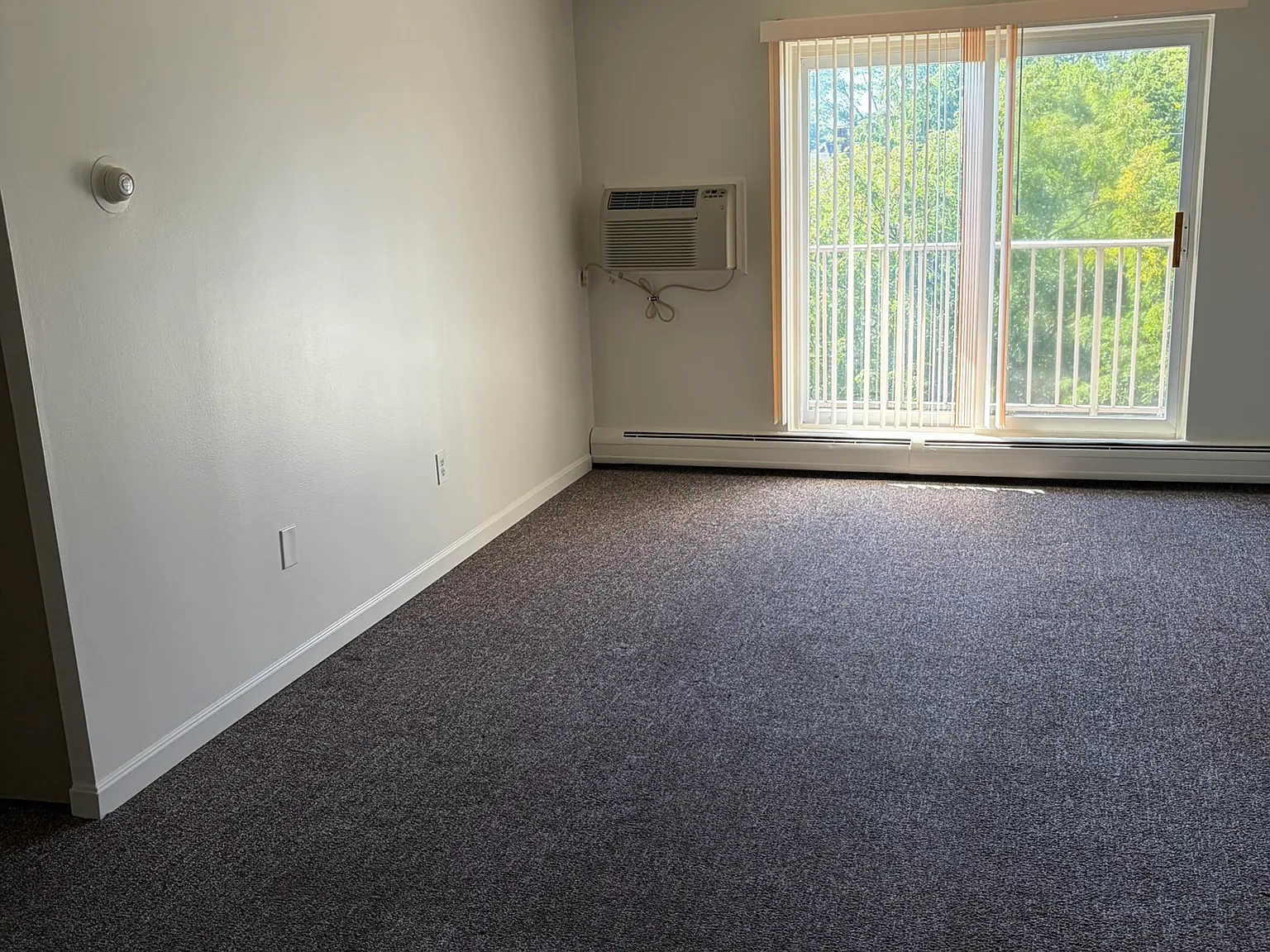 18012 Lake Shore Boulevard — Photo 3