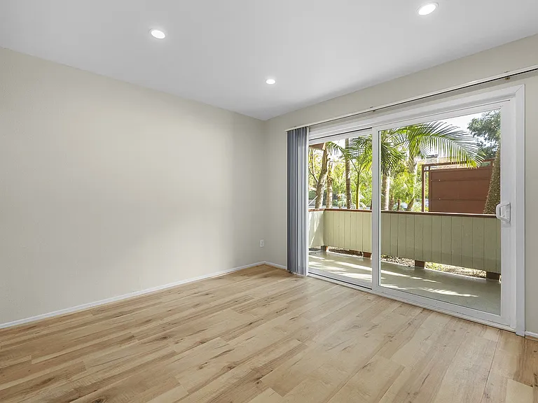 5633-45 N Topanga Canyon Blvd — Photo 34