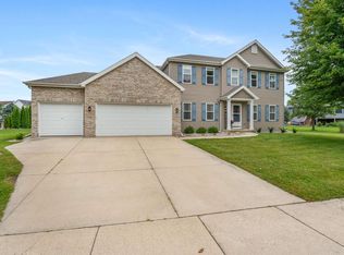 727 Weald Bridge Rd, Cottage Grove, WI 53527