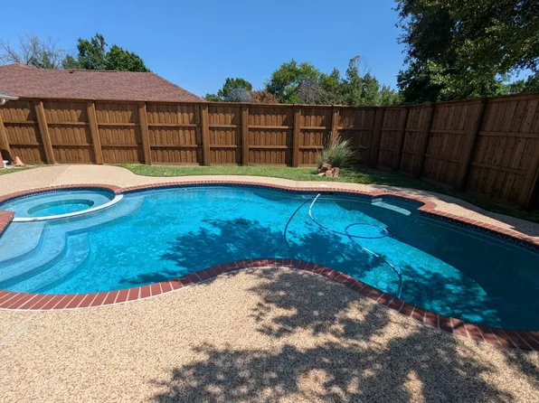 814 Meandering Way, Mesquite, TX 75150