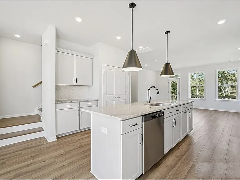 340 Mount McCauley Way — Photo 3
