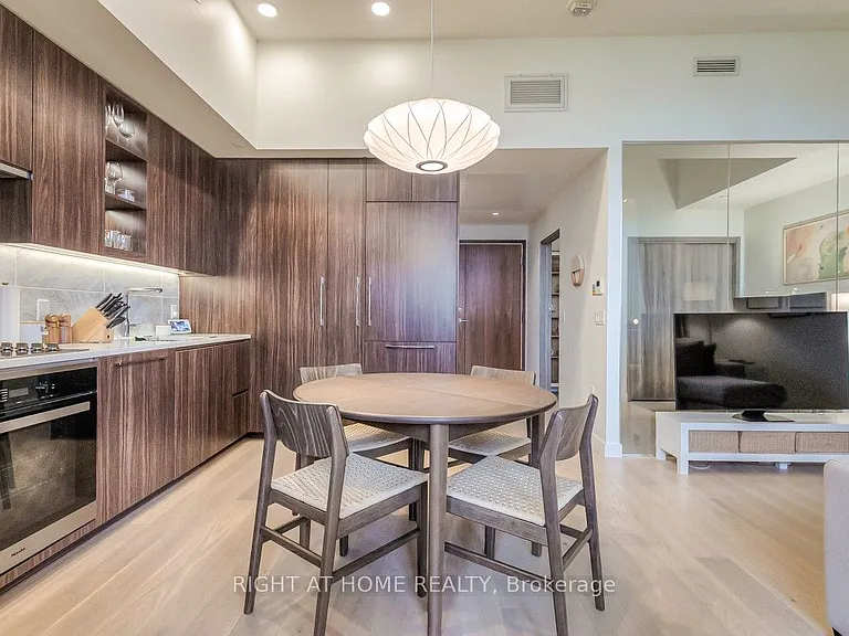 95 McMahon Dr #511 — Photo 15