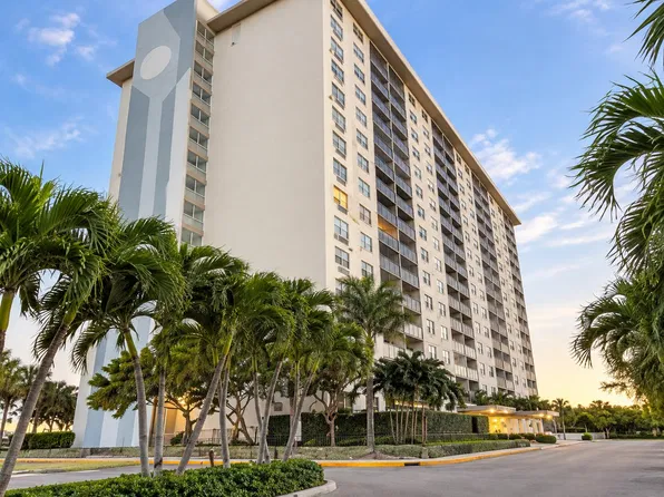 400 Kings Point Dr, Sunny Isles Beach, FL