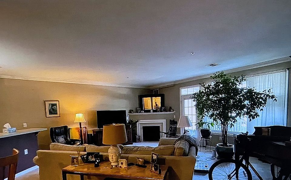 1st image of 213 Masterson Ct