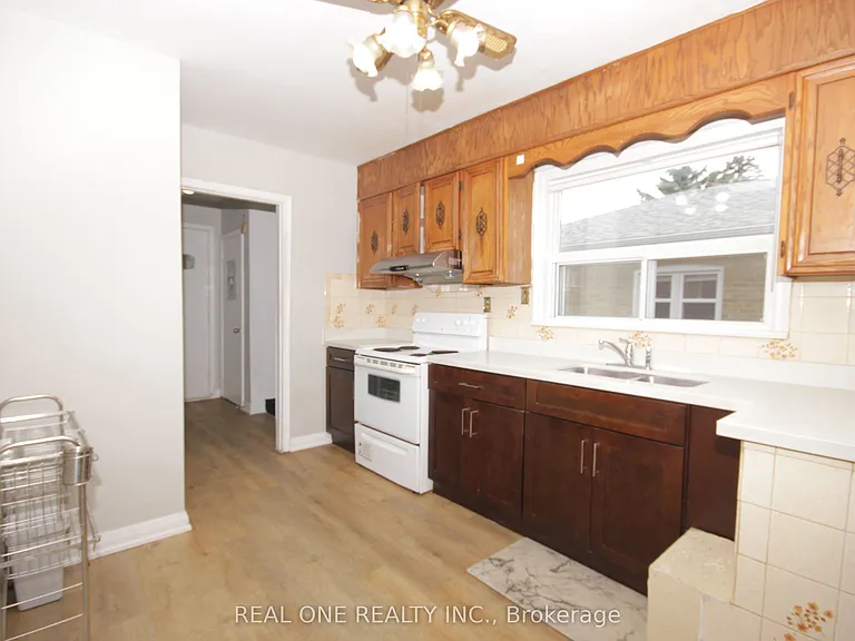 157 Shropshire Dr — Photo 7