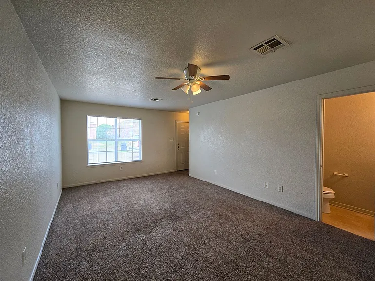 1603 Dugger Cir #B — Photo 6