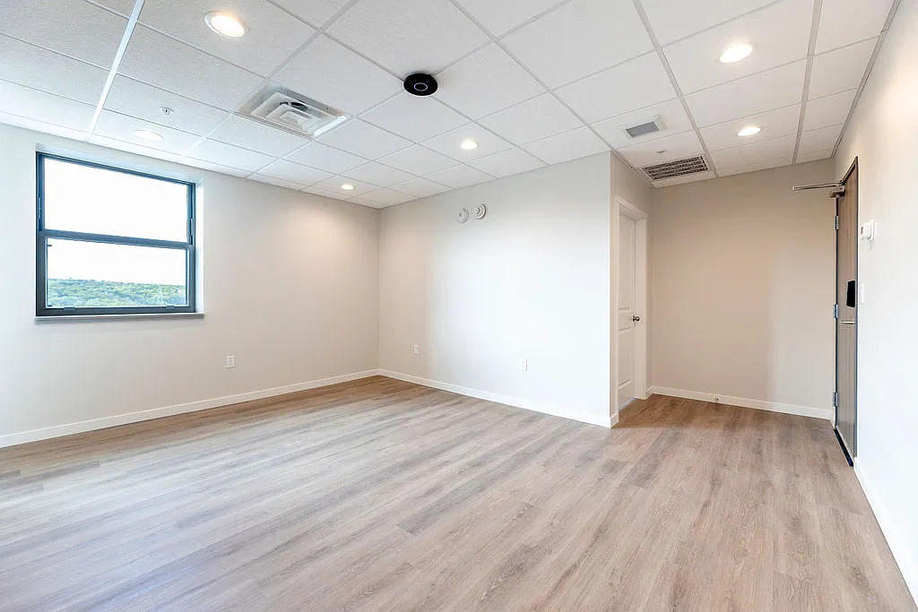 2 bed, 755 sqft, $1,800 — Photo 3
