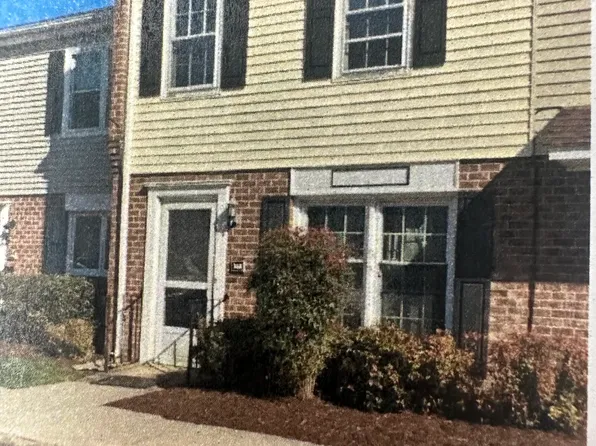 566 Tenbee Ln, Virginia Beach, VA 23451