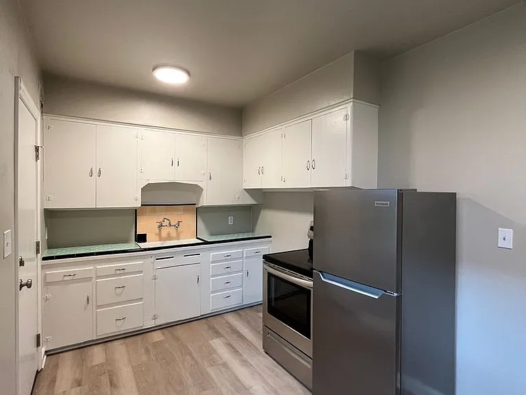 6411 Albina by Star Metro — Photo 6