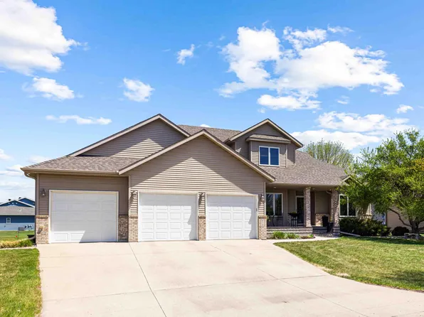 854 32nd St S, Moorhead, MN 56560
