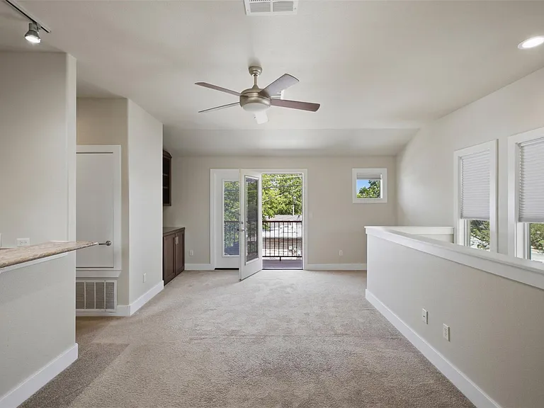 1315 W Anderson Ln #B — Photo 8
