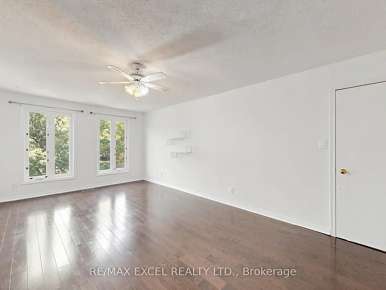 21 Mary Gapper Cres — Photo 32