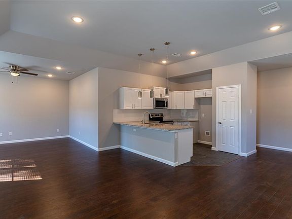 4th image of 1025 E Harvey Ave