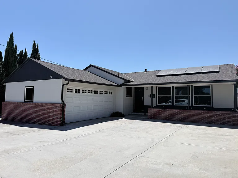 527 N San Antonio Ave — Photo 1