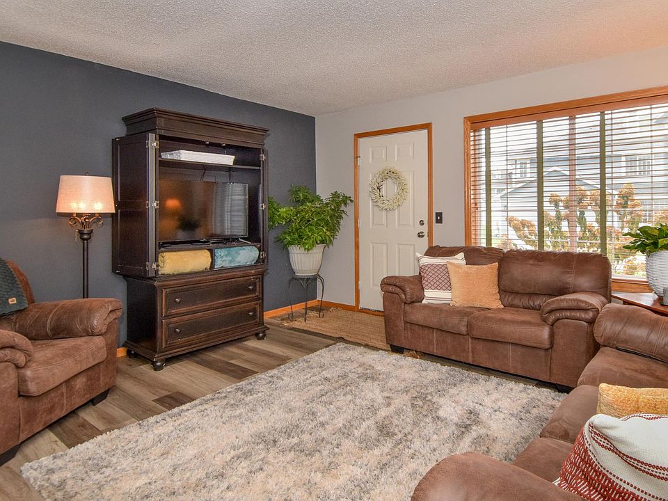 Vinyl plank flooring and great size!