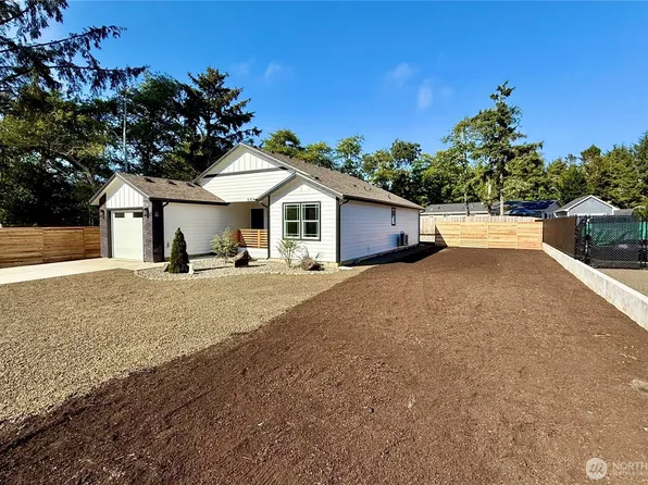 684 Lake Island Avenue SE, Ocean Shores, WA 98569