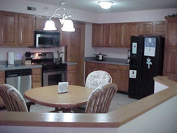 Kitchen - Wall to Wall Cabinets