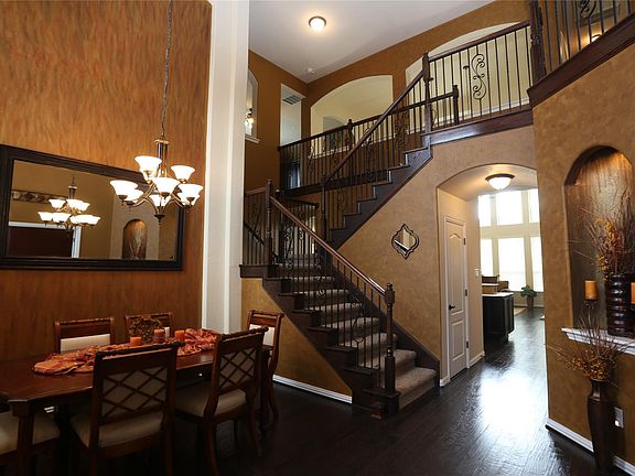 5th image of 2033 Brodie Ln