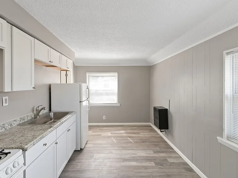 24311 Plymouth Rd — Photo 4