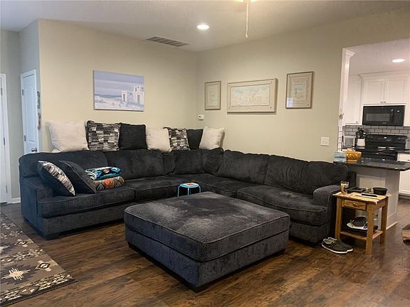 3rd image of 903 Ingleside Dr