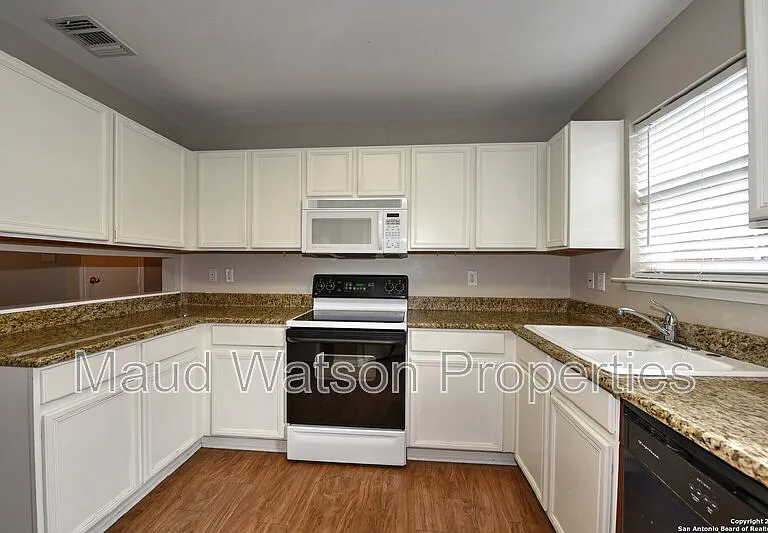10727 N Shaenridge — Photo 12