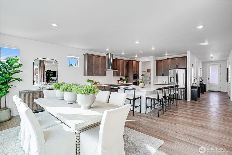 5th image of 4957 Capilano Lane SW