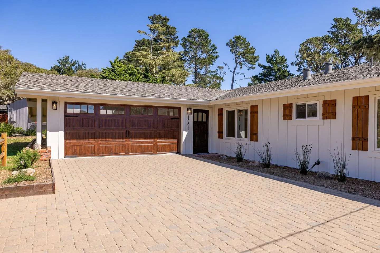 1091 Laurel Ln photo 1