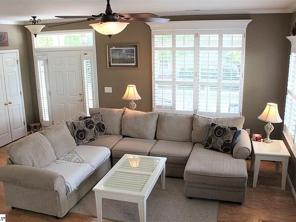 4th image of 301 Hayworth Dr
