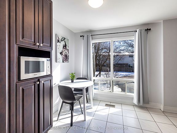 3rd image of 1133 Ritson Rd N #131