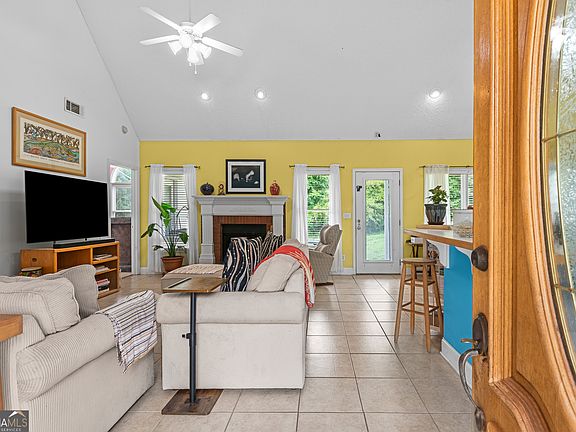 4th image of 90 Aiken Way