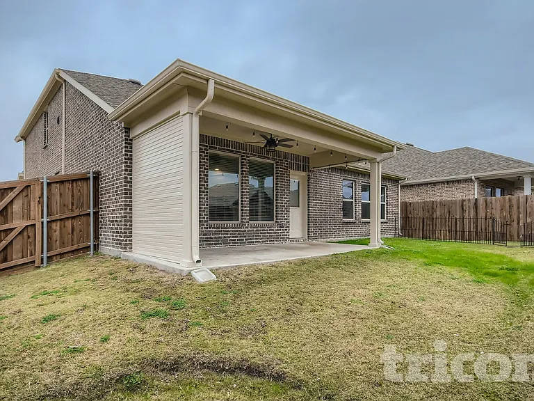 1592 Sugarberry Dr — Photo 4