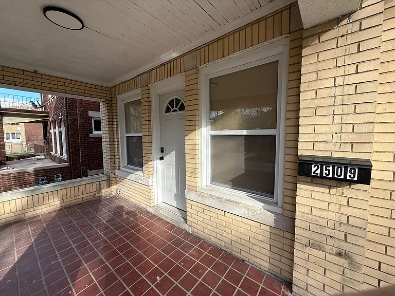 2509 Gladstone St #2 — Photo 23