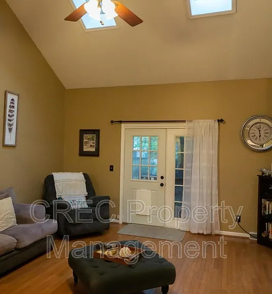 114 Queensbury Cir — Photo 7