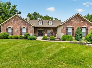 886 Arbor Chase Dr, Ballwin, MO 63021