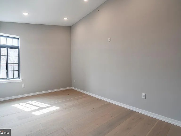 719 Dickinson St #2G — Photo 9