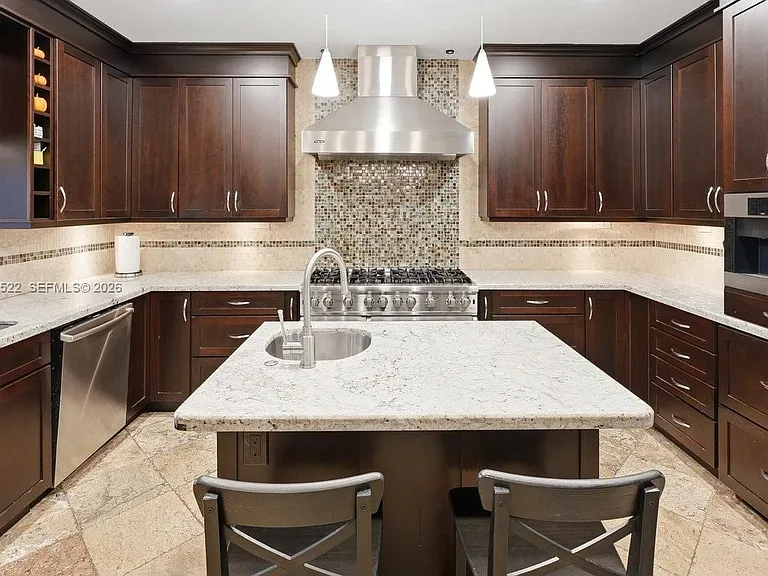 16530 Lake Tree Dr — Photo 22